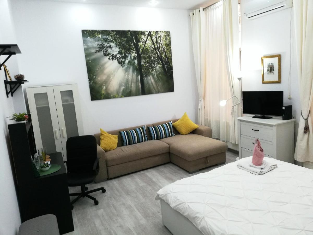 Ultracentral Studio For 4 * Bucharest