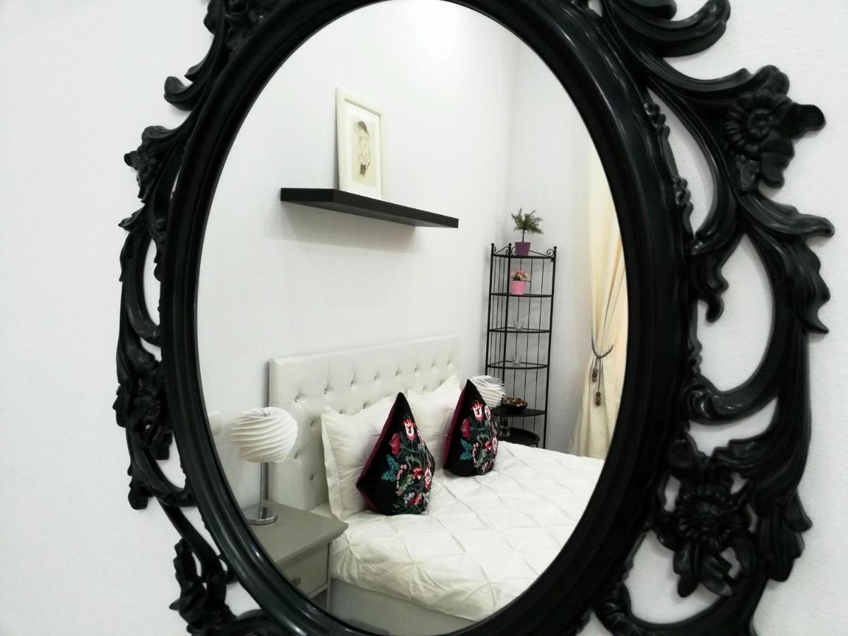 Apartment Ultracentral Studio For 4 Bucharest