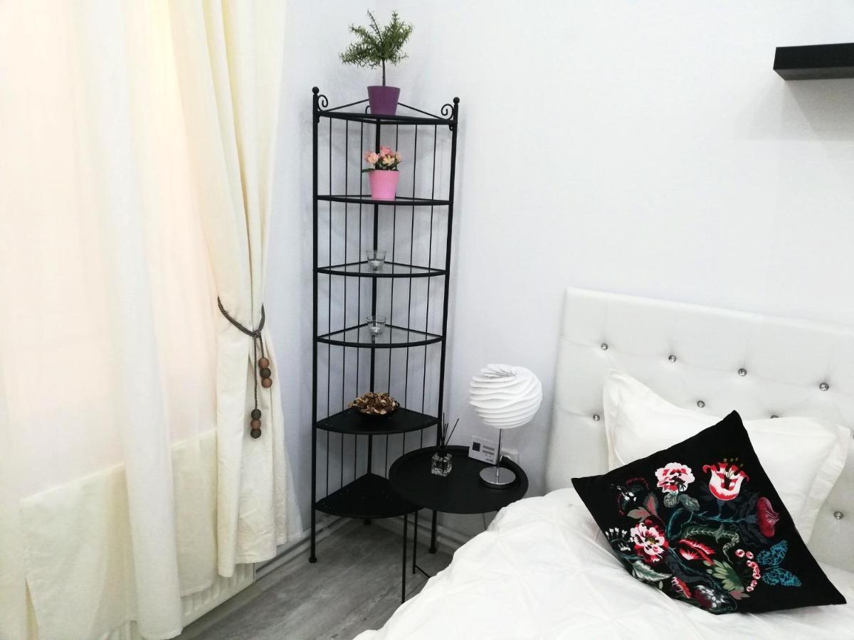 Ultracentral Studio For 4 Apartment *